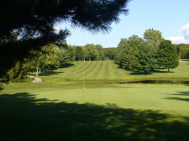 Lake of the Woods Golf Course - hole 15